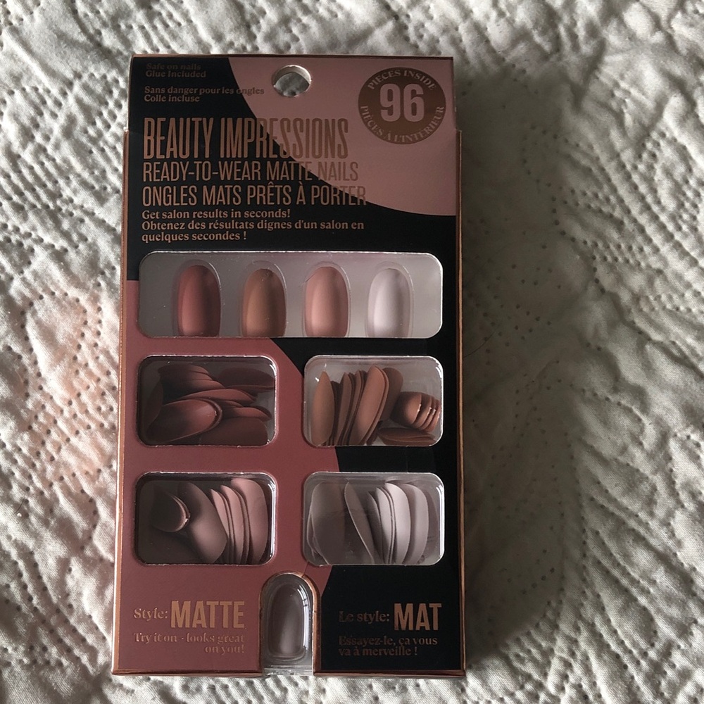 BEAUTY IMPRESSIONS Matte Nails Set 96 Pieces